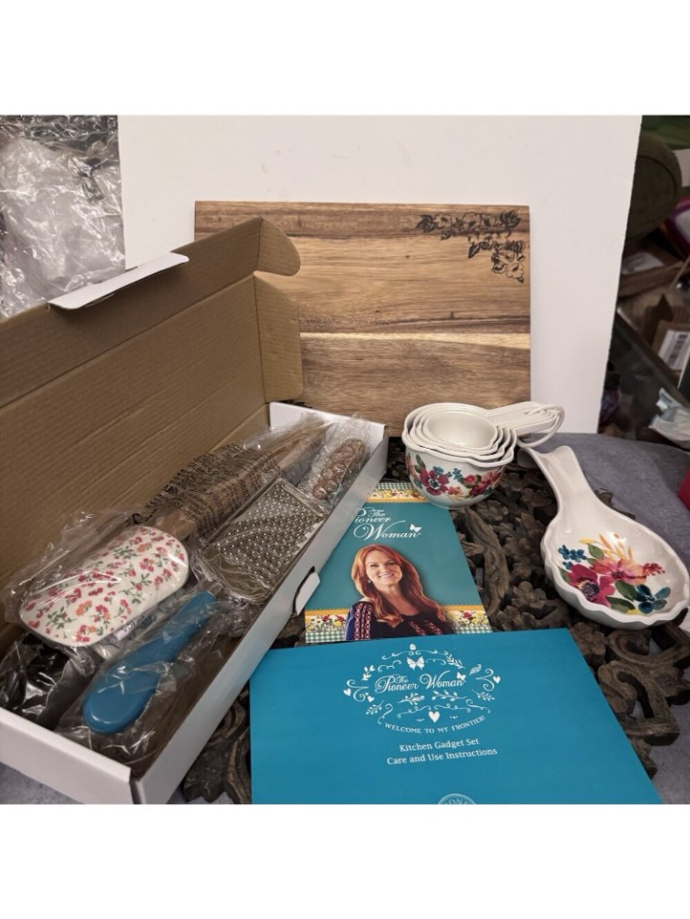 Pioneer Woman Wildflower Whimsy 20 Pc Gadget Set~Cutting Board~Utensil+MORE-NEW